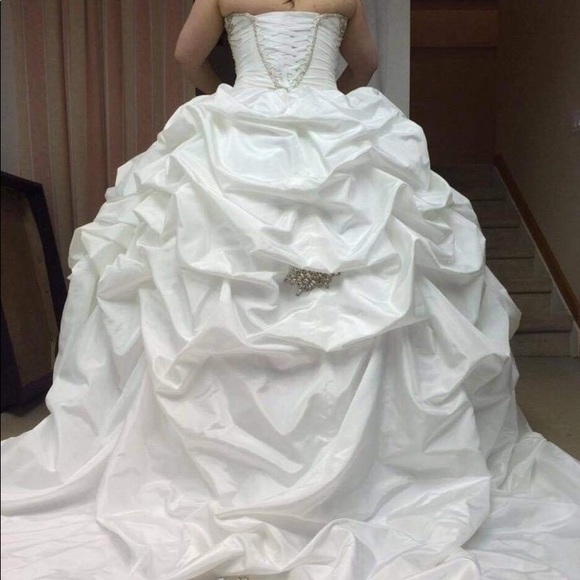 Custom made wedding dress - Picture 2 of 2